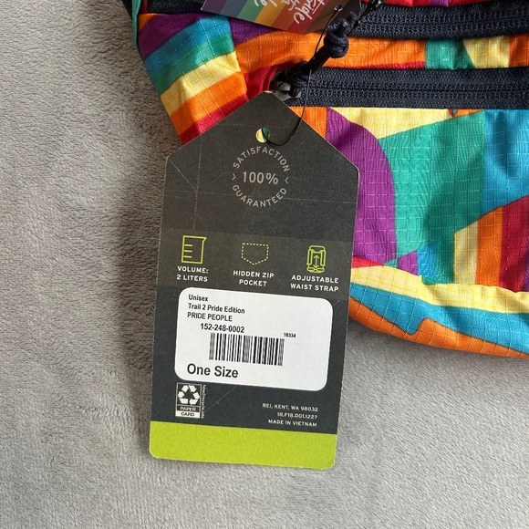 NWT REI Pride Rainbow Trail 2 Fanny Hip Pack - Picture 2 of 8